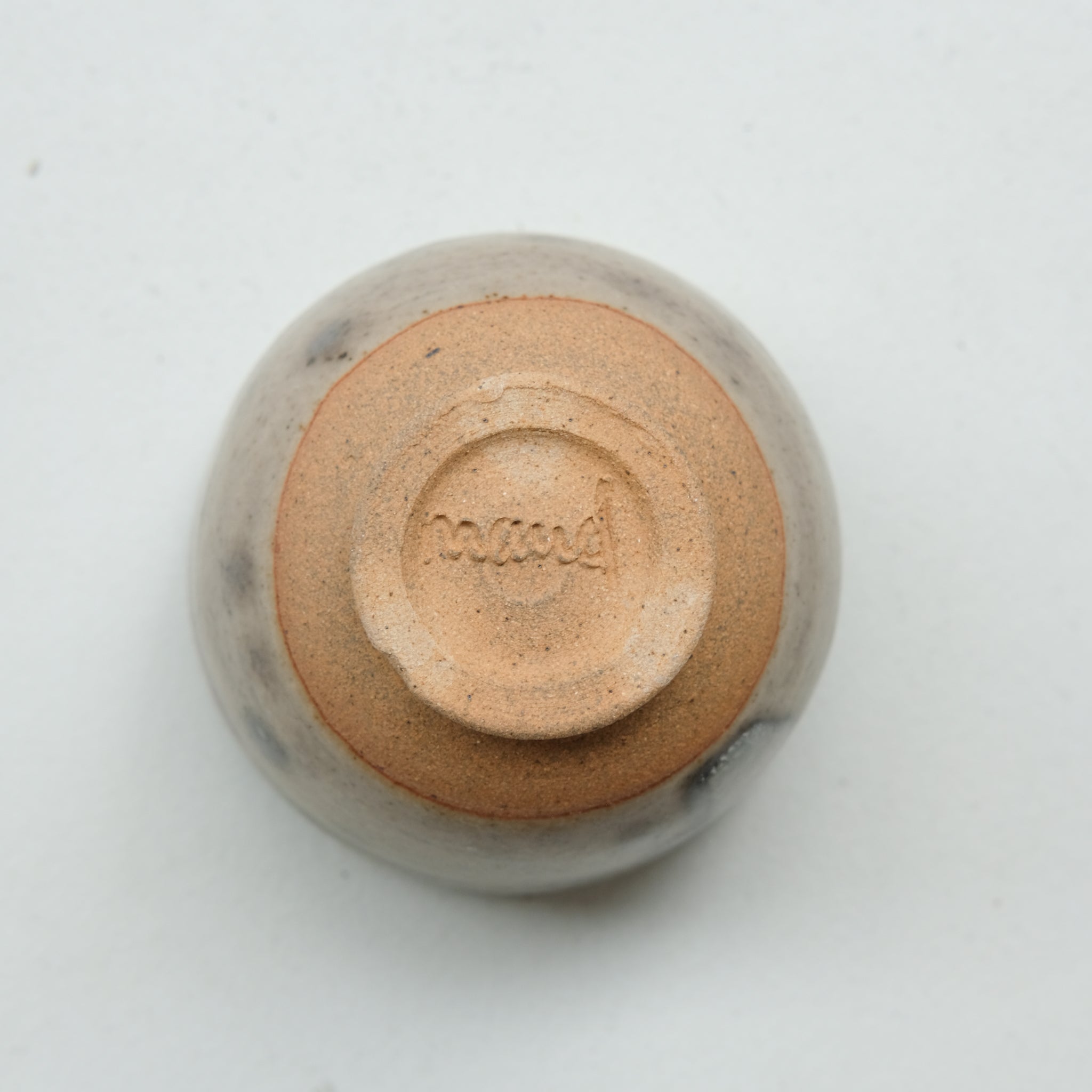 Bolinet-Tasse en grès cuisson bois 90ml (14) -gris clair de Maud Thiefaine chez Brutal Ceramics