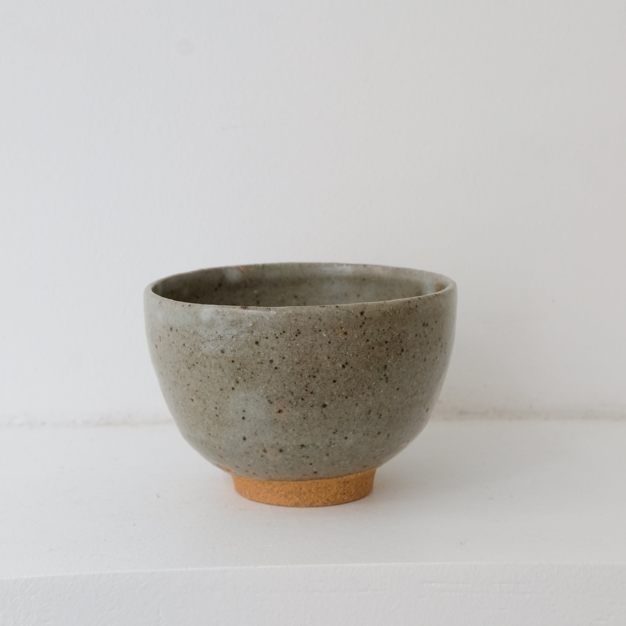 Bolinet-Tasse en grès cuisson bois 90ml (15) -vert gris de Maud Thiefaine chez Brutal Ceramics