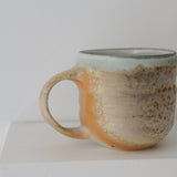 Tasse en porcelaine cuisson bois de Maud Thiefaine chez Brutal Ceramics