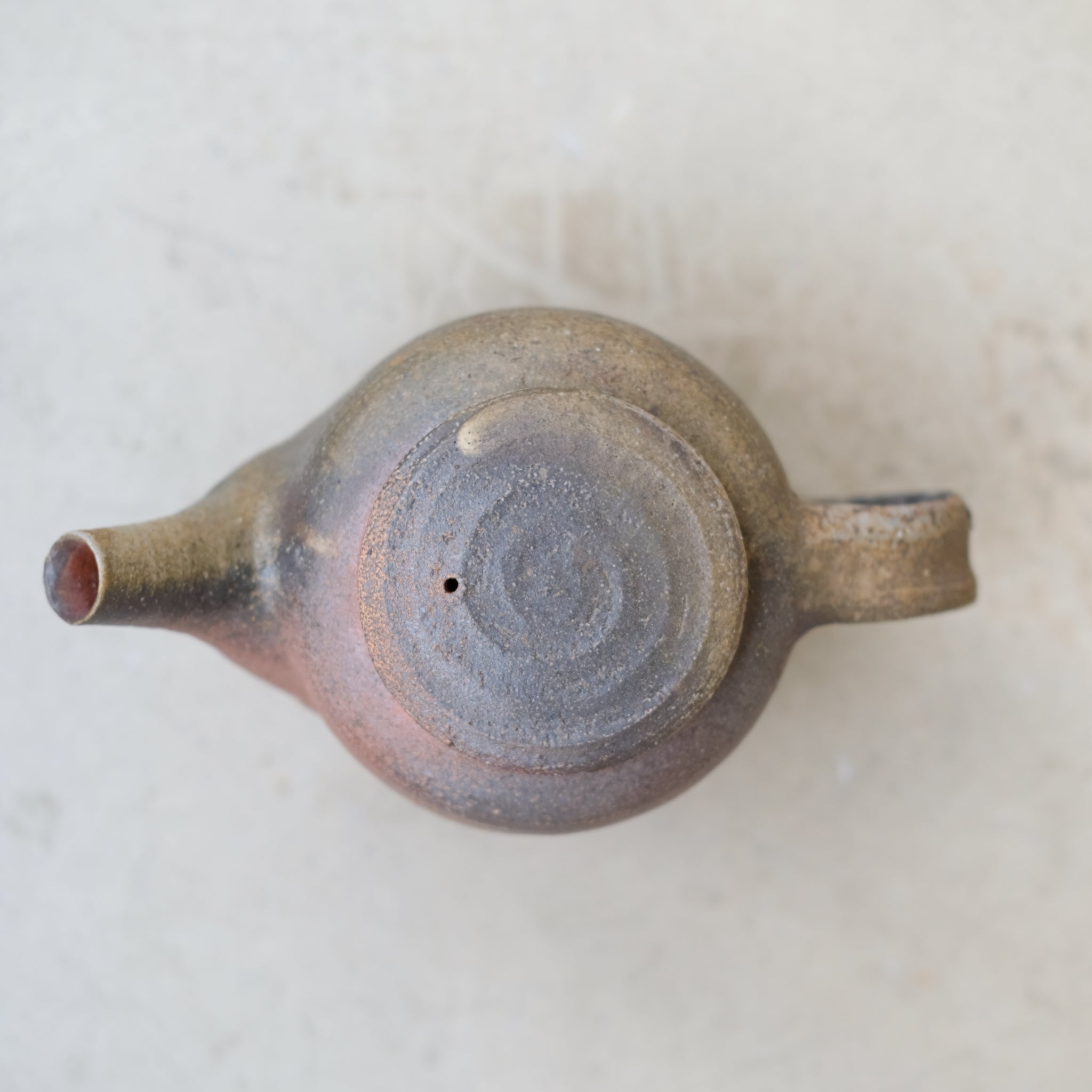 Théière en grès cuisson bois 1L - Terre Brute de Maud Thiefaine chez Brutal Ceramics