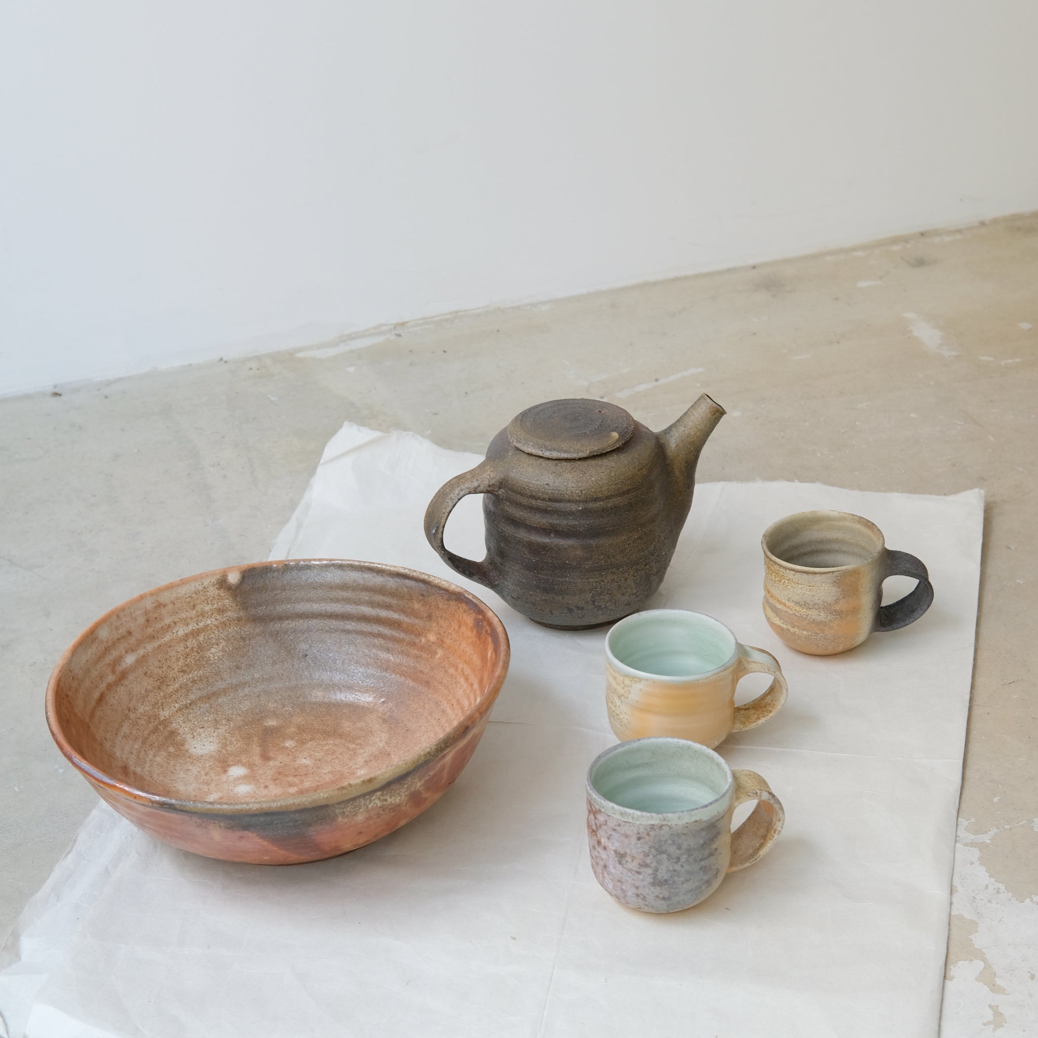 Saladier en grès cuisson bois D 27cm - orangé de Maud Thiefaine chez Brutal Ceramics