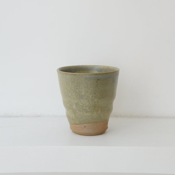 Tasse en grès cuisson bois 110ml - Vert clair de Maud Thiefaine chez Brutal Ceramics