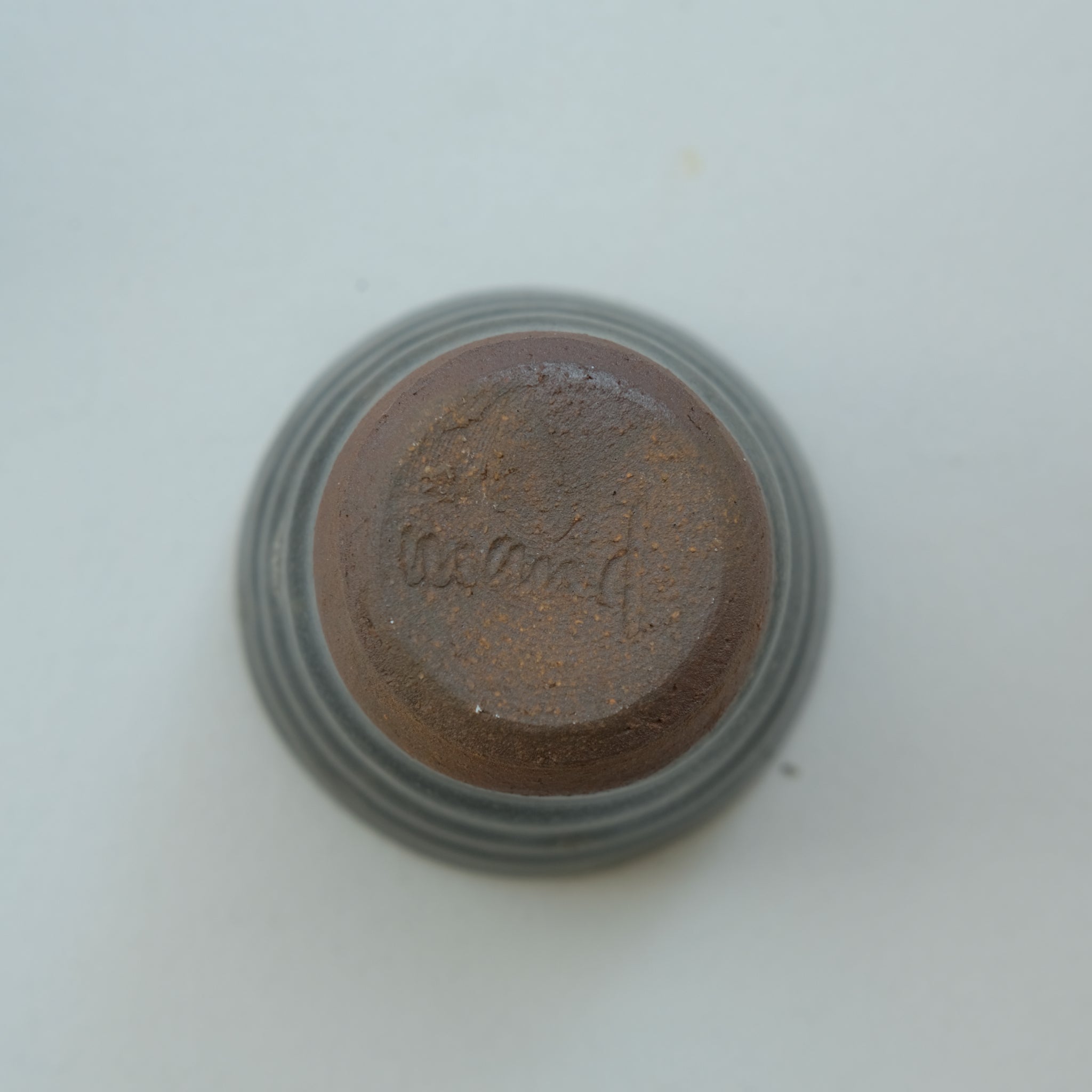 Tasse en grès cuisson bois 110ml (5) - gris foncé chaud de Maud Thiefaine chez Brutal Ceramics