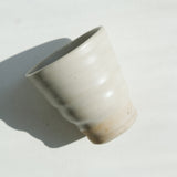 Tasse en grès cuisson bois 110ml (8) - blanc satiné de Maud Thiefaine chez Brutal Ceramics