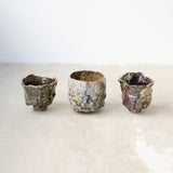 Bol à thé (Chawan) en argile sauvage 650ml - bleu et vert mat de Simon Manoha chez Brutal Ceramics