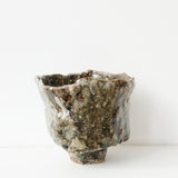 Bol à thé (Chawan) en argile sauvage 330ml - marron gris brillant de Simon Manoha chez Brutal Ceramics