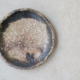Assiette en grès Yakishime D 12cm - 03 de Yoji Yamada chez Brutal Ceramics