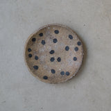 Assiette en grès Yakishime D 12cm - 01 du Yoji Yamada chez Brutal Ceramics