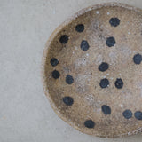 Assiette en grès Yakishime D 12cm - 01 du Yoji Yamada chez Brutal Ceramics