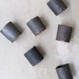 Tasse en terre d'Aizenay 200ml / Noir chaud mat de Benoit Audureau chez Brutal Ceramics