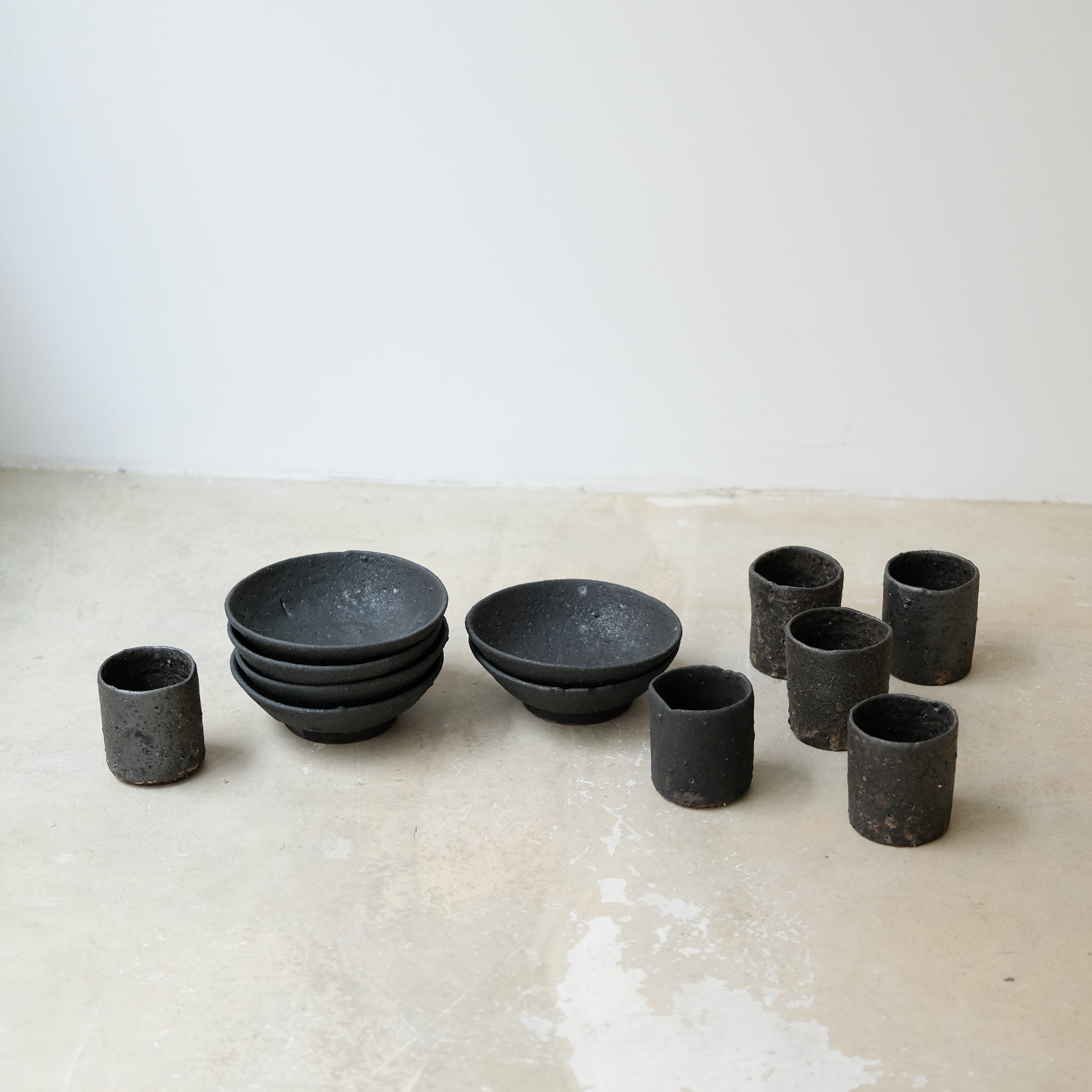 Tasse en terre d'Aizenay 200ml / Noir chaud mat de Benoit Audureau chez Brutal Ceramics