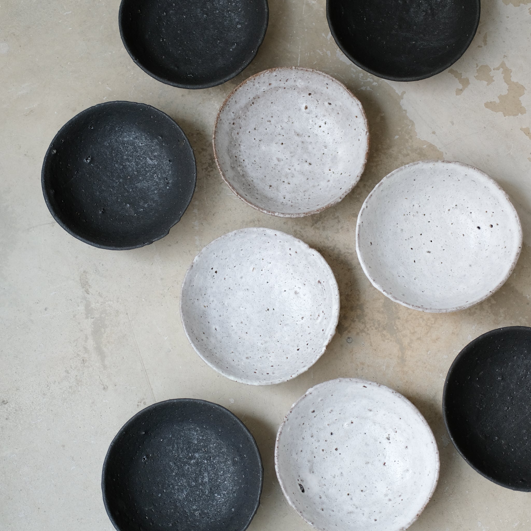 Assiette en terre d'Aizenay D 16cm / Blanc de Benoit Audureau chez Brutal Ceramics