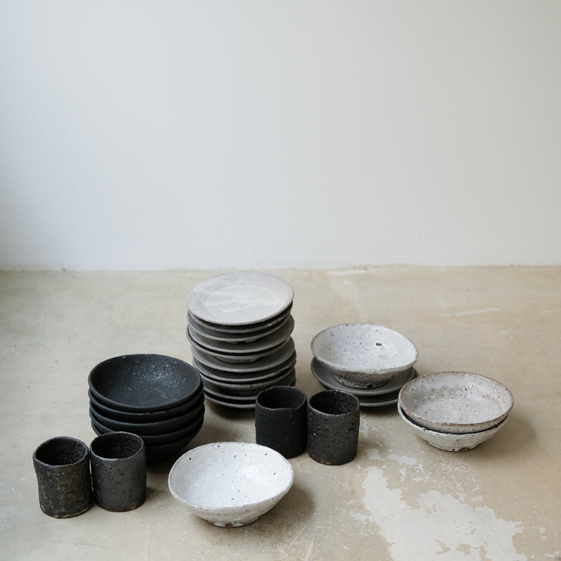 Tasse en terre d'Aizenay 200ml / Noir chaud mat de Benoit Audureau chez Brutal Ceramics