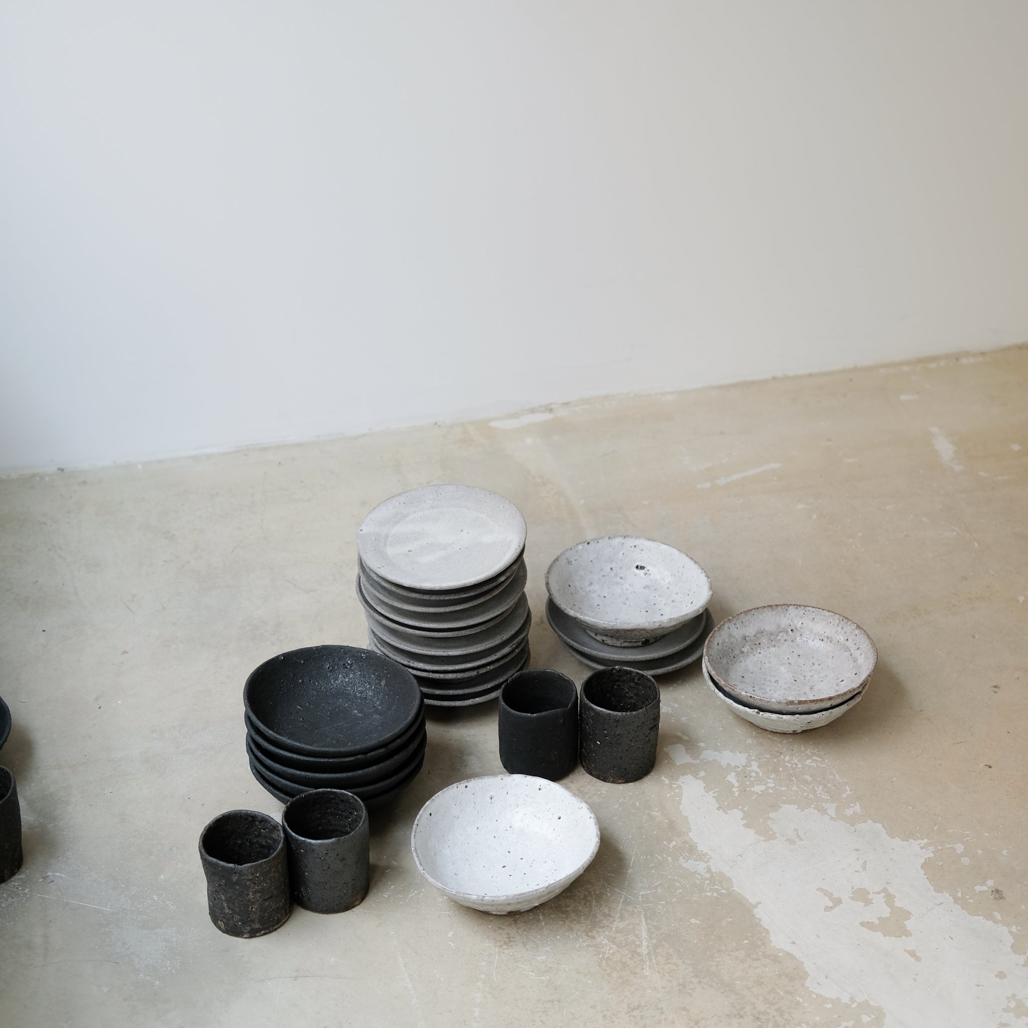 Assiette en terre d'Aizenay D 16cm / Blanc de Benoit Audureau chez Brutal Ceramics