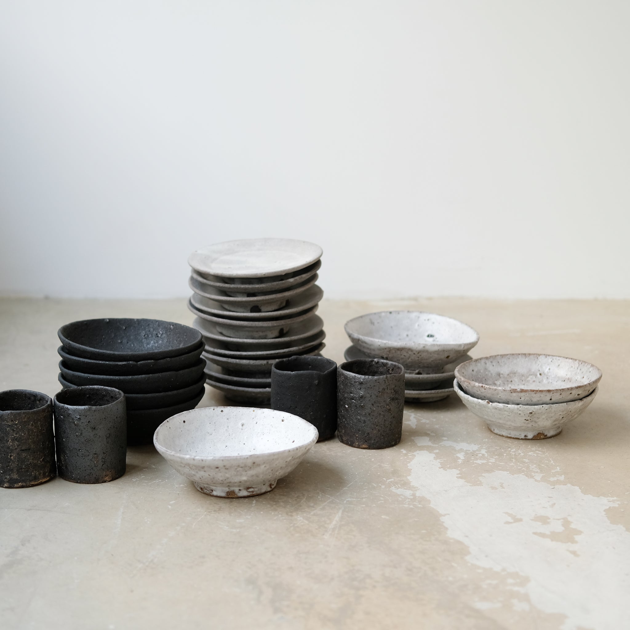 Assiette Moon par le céramiste Benoit Audureau chez Brutal Ceramics