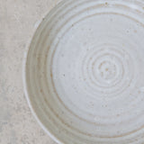 Assiette creuse en grès D21cm - blanc Charline Robache chez Brutal Ceramics
