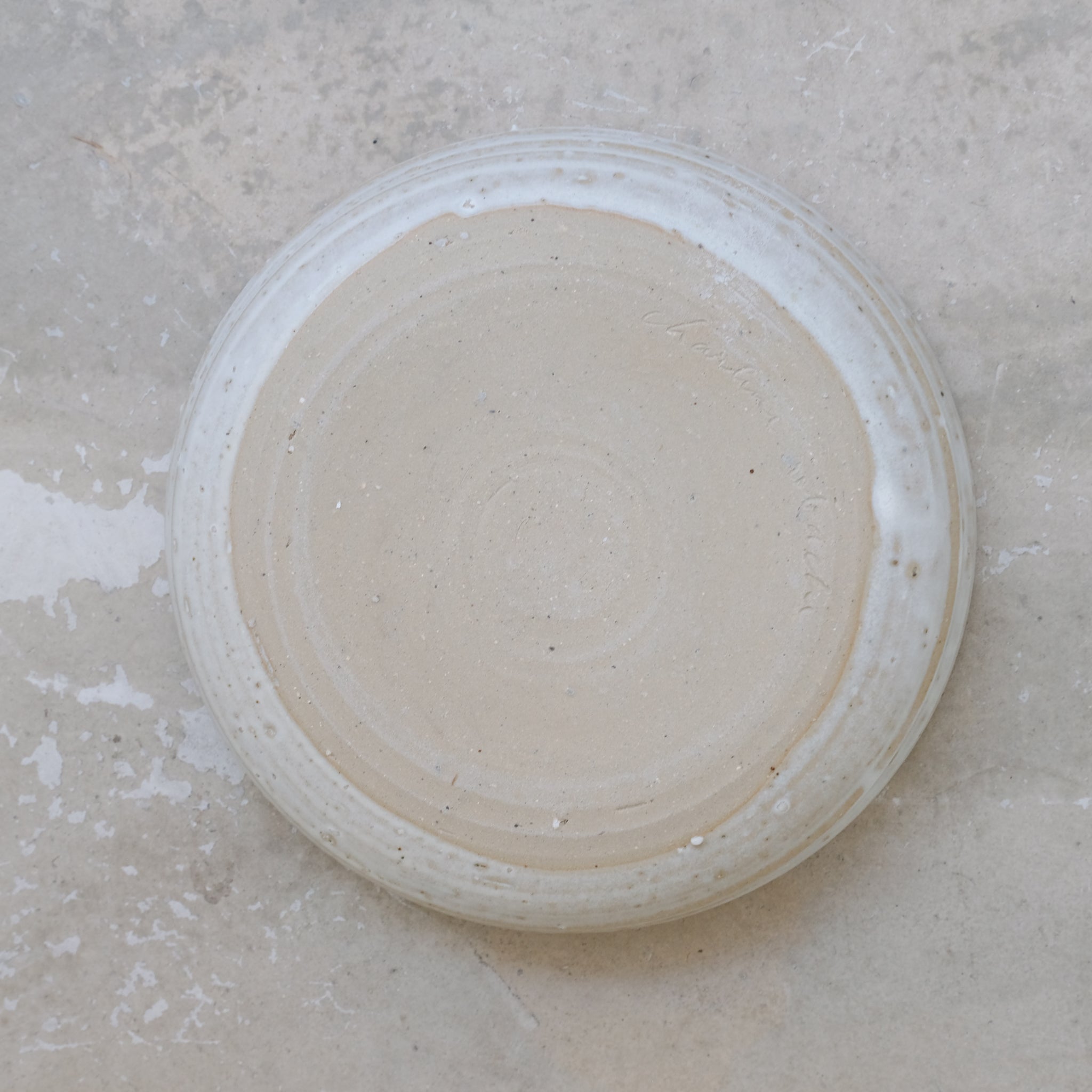 Assiette creuse en grès D21cm - blanc Charline Robache chez Brutal Ceramics