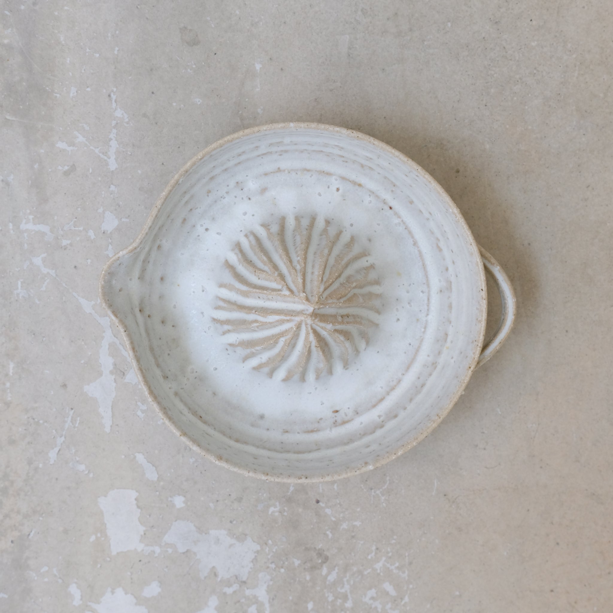 Presse agrume de Charline Robache chez Brutal Ceramics