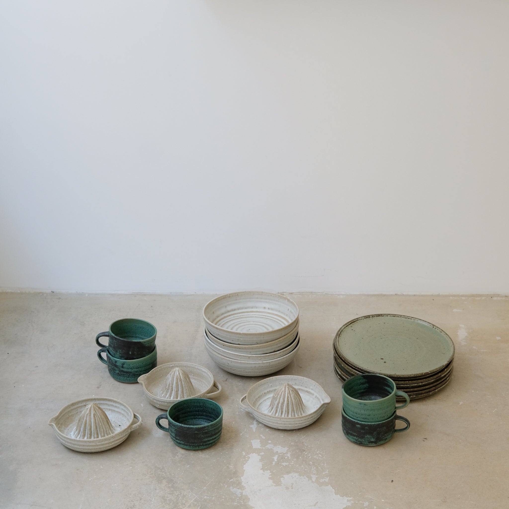 Assiette creuse en grès D21cm - blanc Charline Robache chez Brutal Ceramics