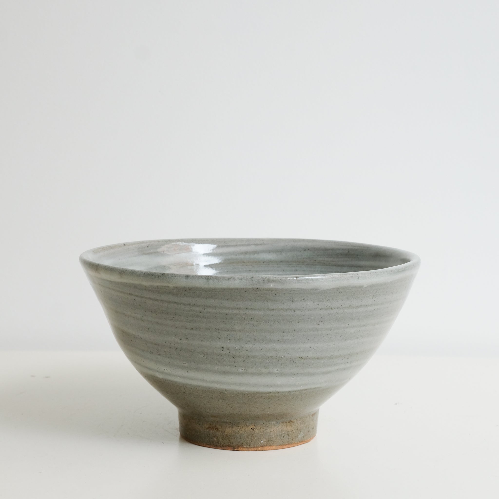 Bol à nouille D 19,5cm /gris et engobe blanc de Dauphine Scalbert chez Brutal Ceramics