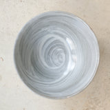 Bol à nouille D 19,5cm /gris et engobe blanc de Dauphine Scalbert chez Brutal Ceramics