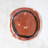 Assiette A2314 en faïence rouge D 19cm - Multicolore d'Héloise Bariol chez Brutal Ceramics