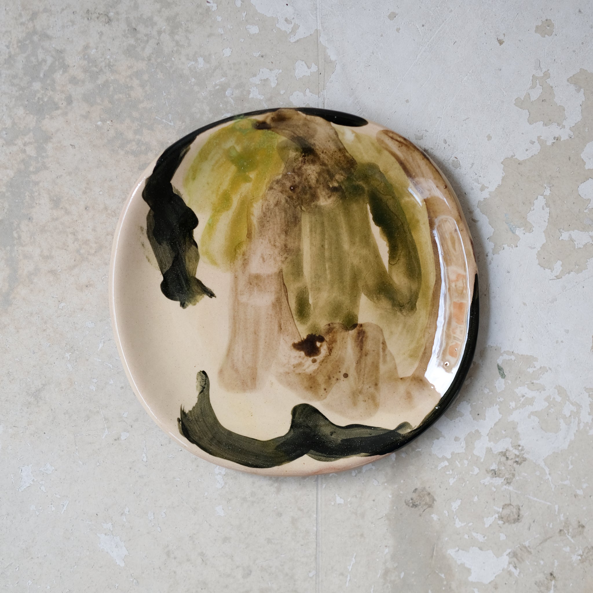 Assiette A2305 en faïence rouge D 19cm - Multicolore d'Héloise Bariol chez Brutal Ceramics