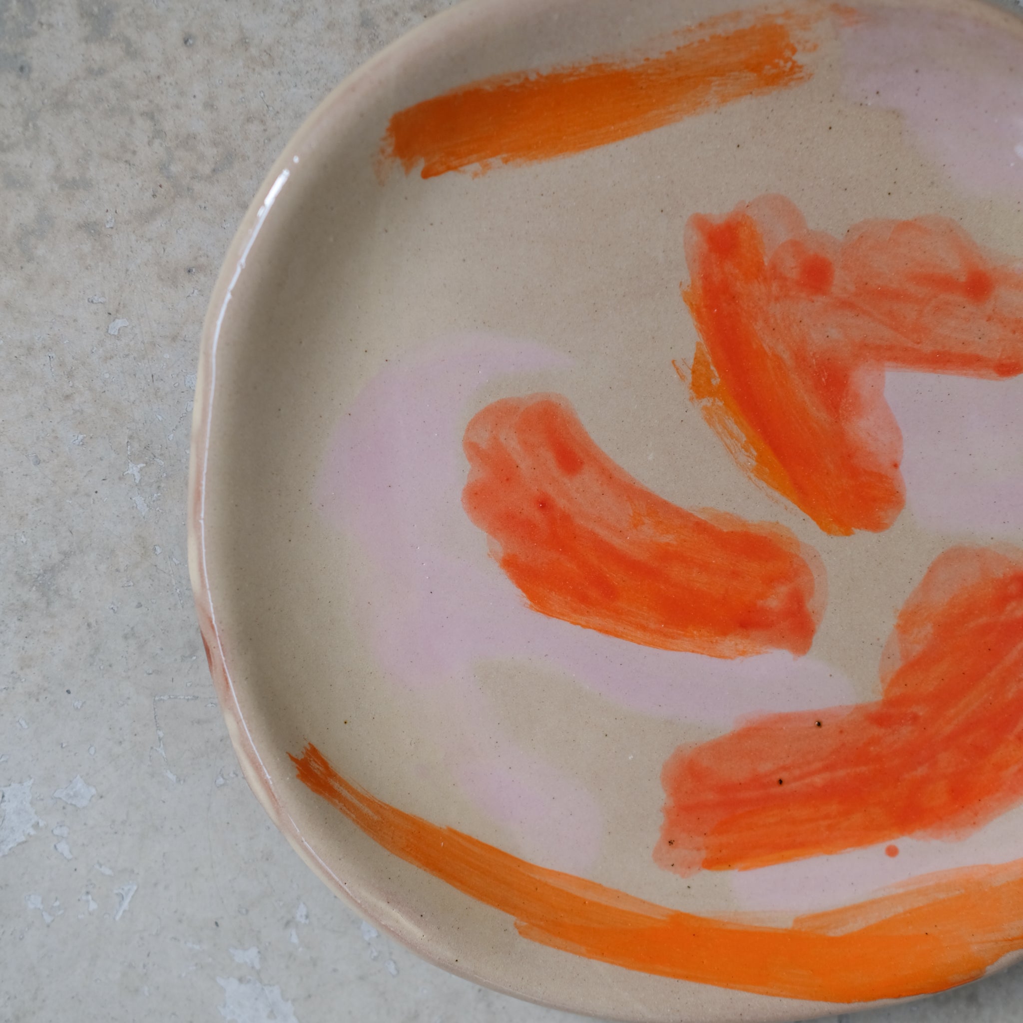 Assiette A2310 en faïence rouge D 19cm - Multicolore d'Héloise Bariol chez Brutal Ceramics