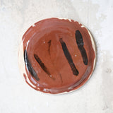 Assiette A2311 en faïence rouge D 19cm - Multicolore d'Héloise Bariol chez Brutal Ceramics