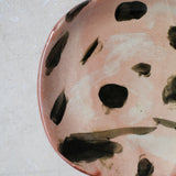 Assiette A2313 en faïence rouge D 19cm - Multicolore d'Héloise Bariol chez Brutal Ceramics