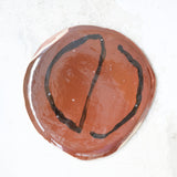 Assiette A2316 en faïence rouge D 27cm - Multicolore d'Héloise Bariol chez Brutal Ceramics