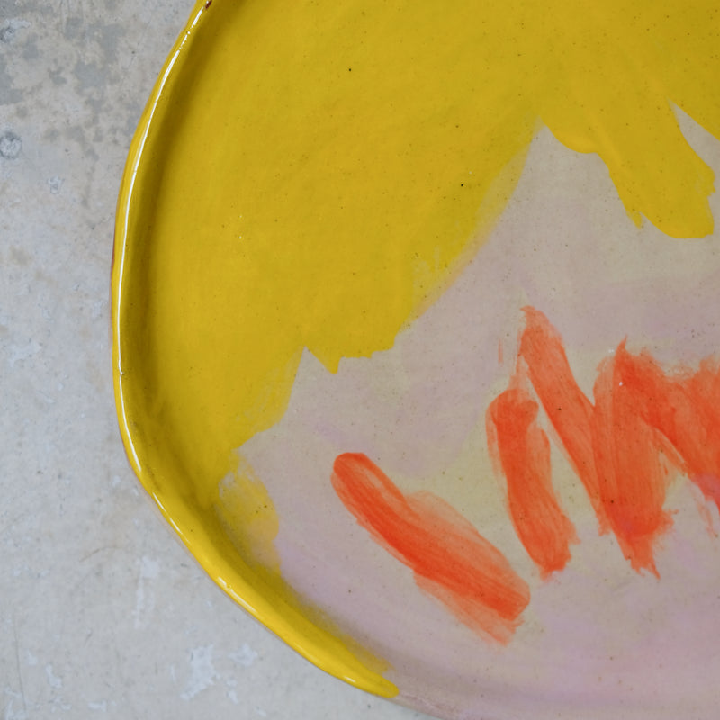 Assiette A2320 en faïence rouge D 27cm - Multicolore d'Héloise Bariol chez Brutal Ceramics