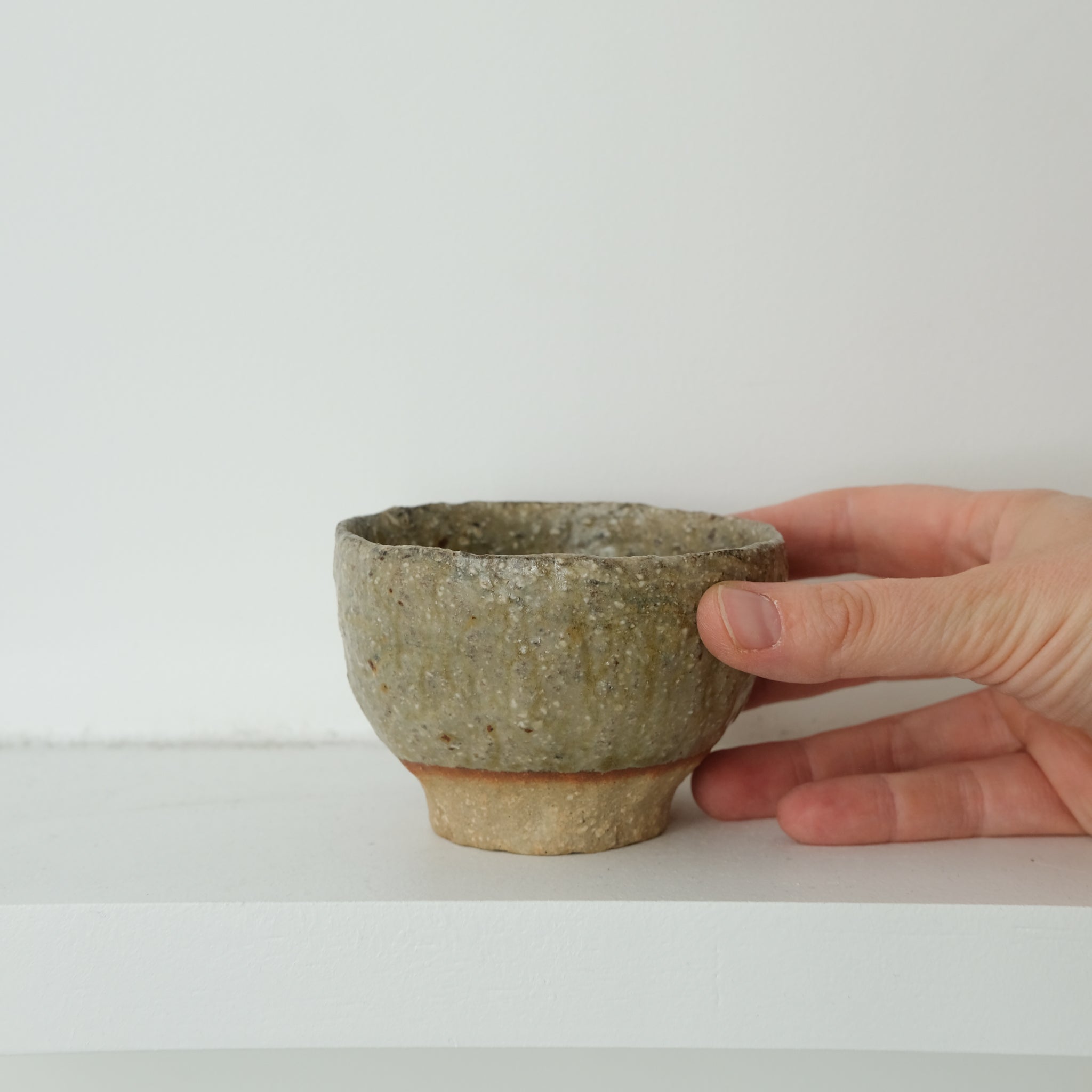 Tasse en terre glanée 190ml  - Vert Gris de Judith Lasry pour Brutal Ceramics