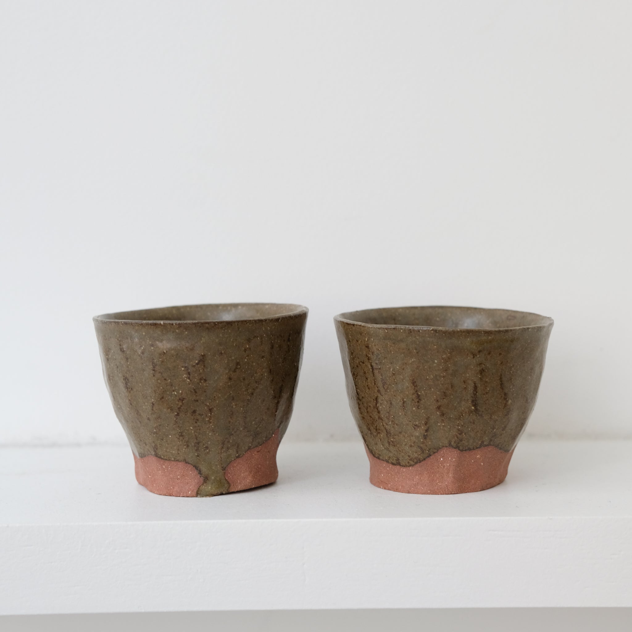 Tasse en grès 70ml - vert satiné de La Poterie du Chaillou chez Brutal Ceramics
