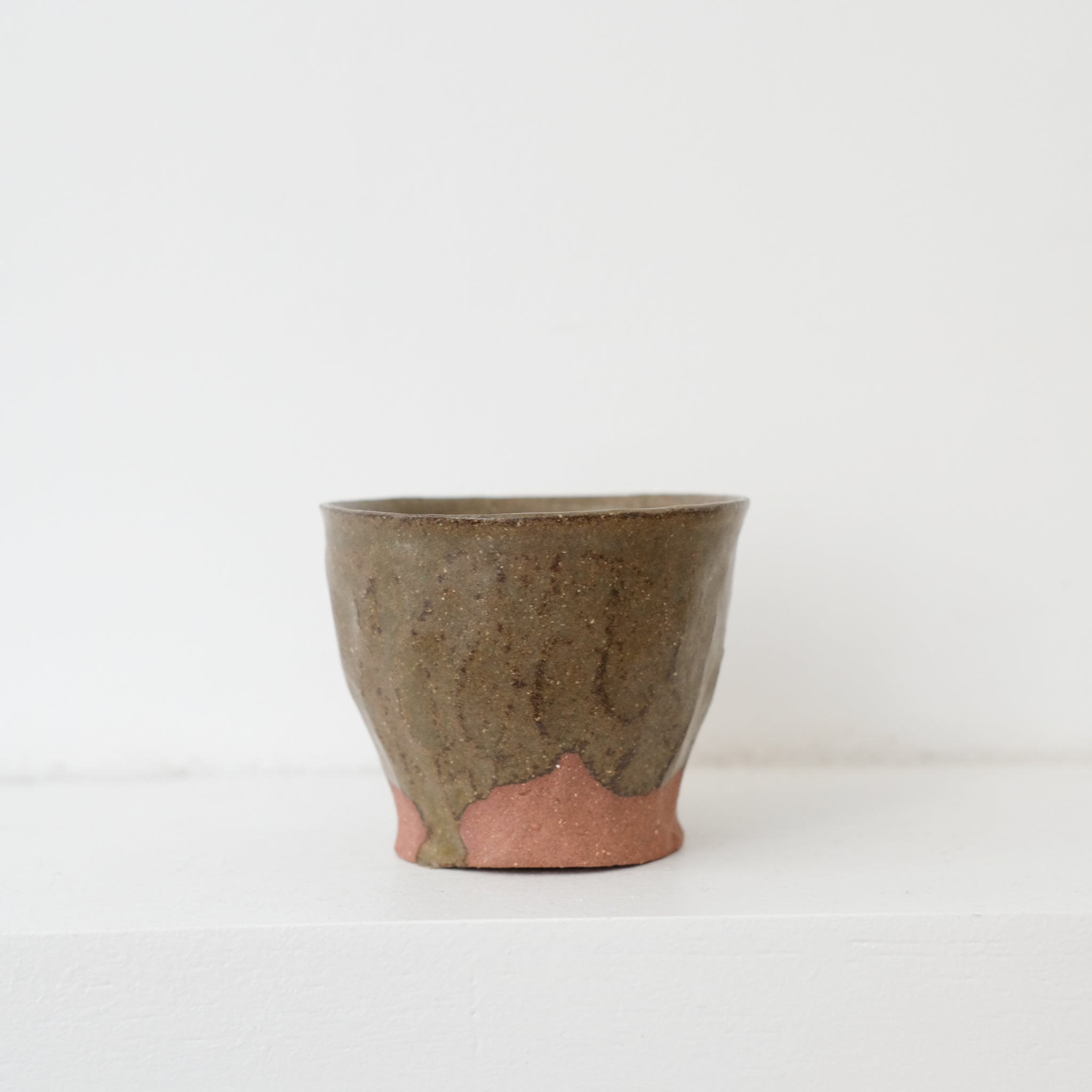 Tasse en grès 70ml - vert satiné de La Poterie du Chaillou chez Brutal Ceramics