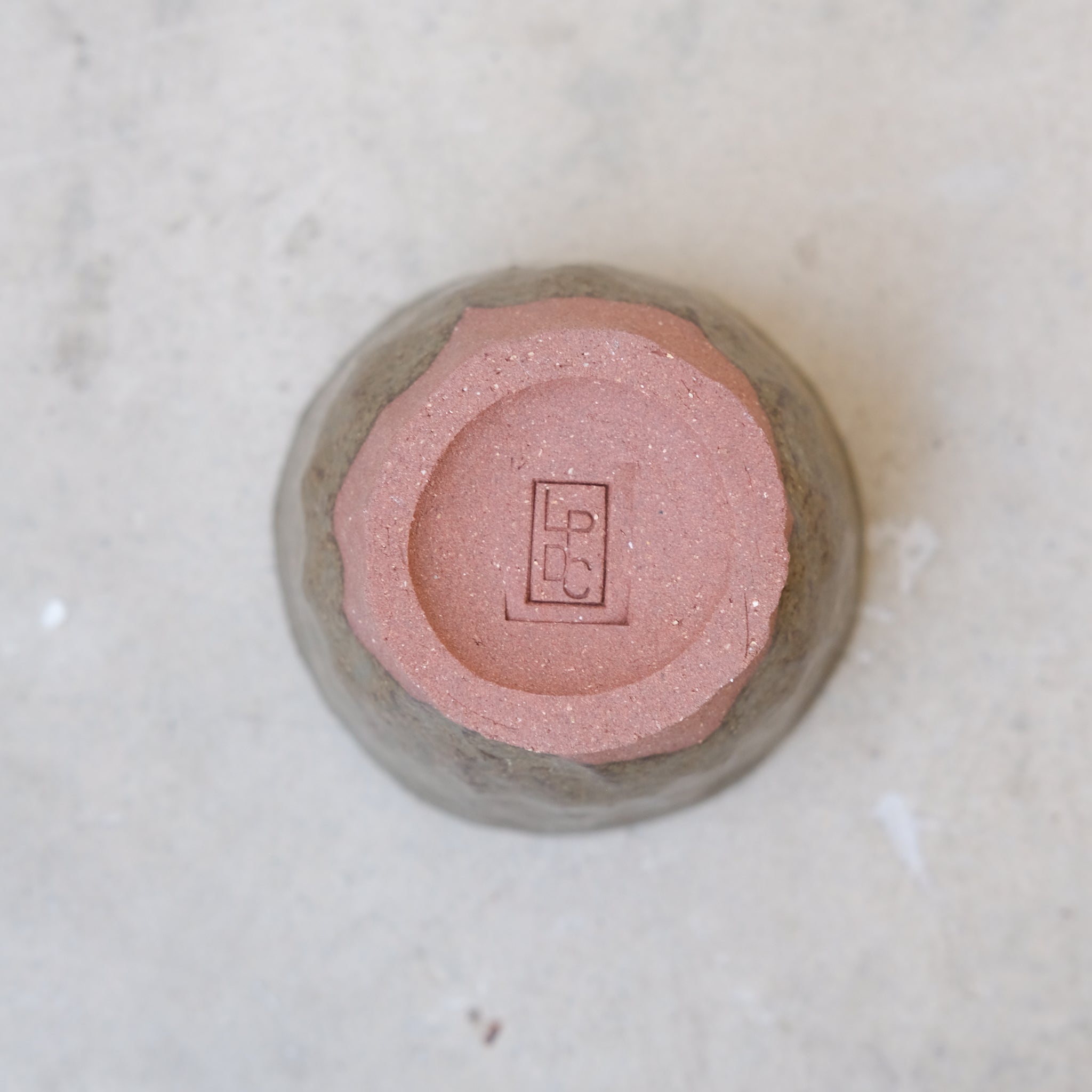 Tasse en grès 70ml - vert satiné de La Poterie du Chaillou chez Brutal Ceramics