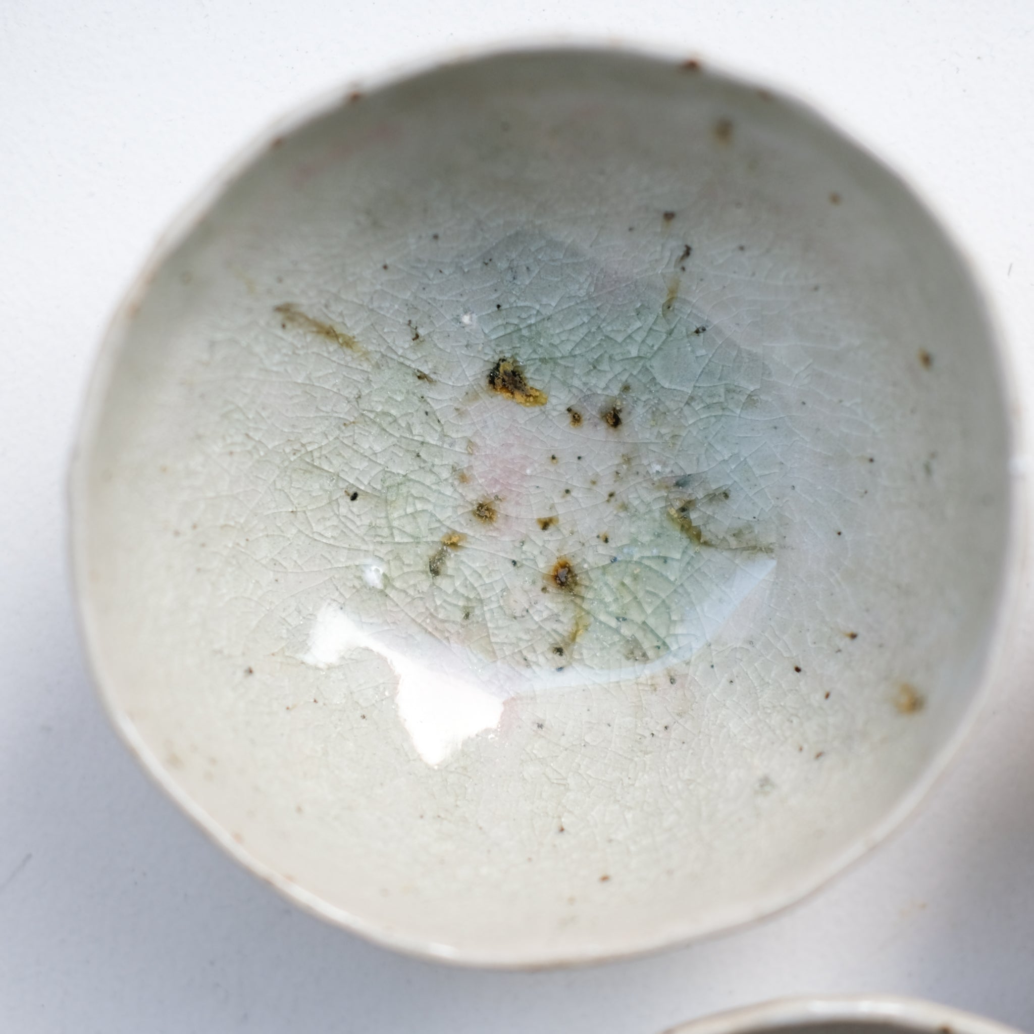 Bol en grès recolté D 11cm - vert craquelé de Nathalie Reocreux chez Brutal Ceramics