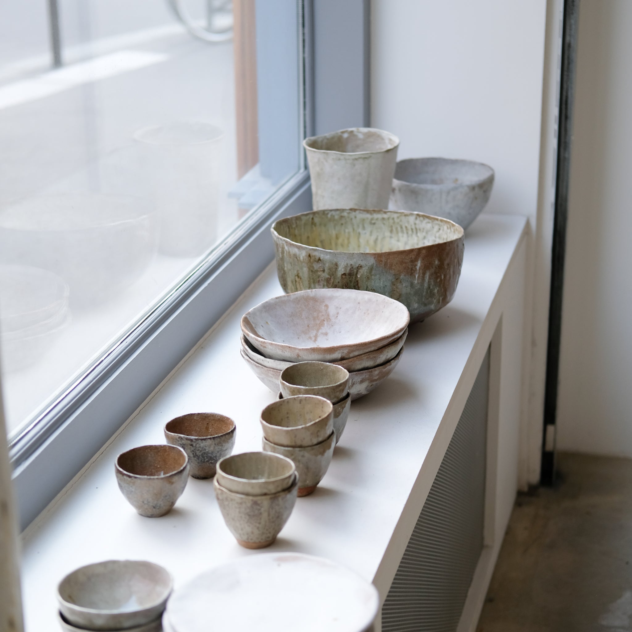 Saladier en grès recolté D 22cm - beige et brun de Nathalie Reocreux chez Brutal Ceramics