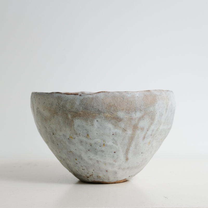 Coupe en grès recolté H 12,5 cm - blanc de Nathalie Reocreux chez Brutal Ceramics