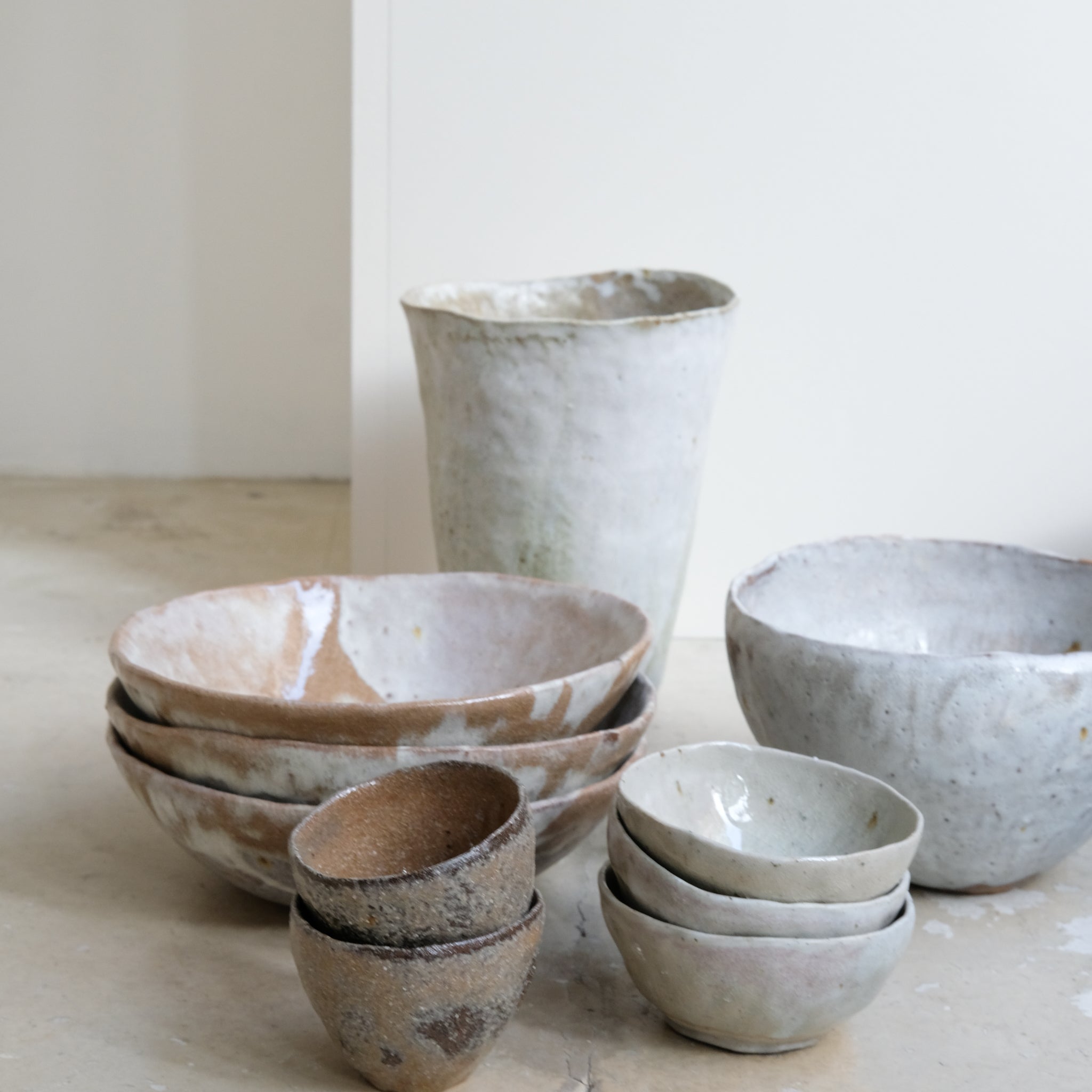 Saladier en grès recolté D 22cm - beige et brun de Nathalie Reocreux chez Brutal Ceramics