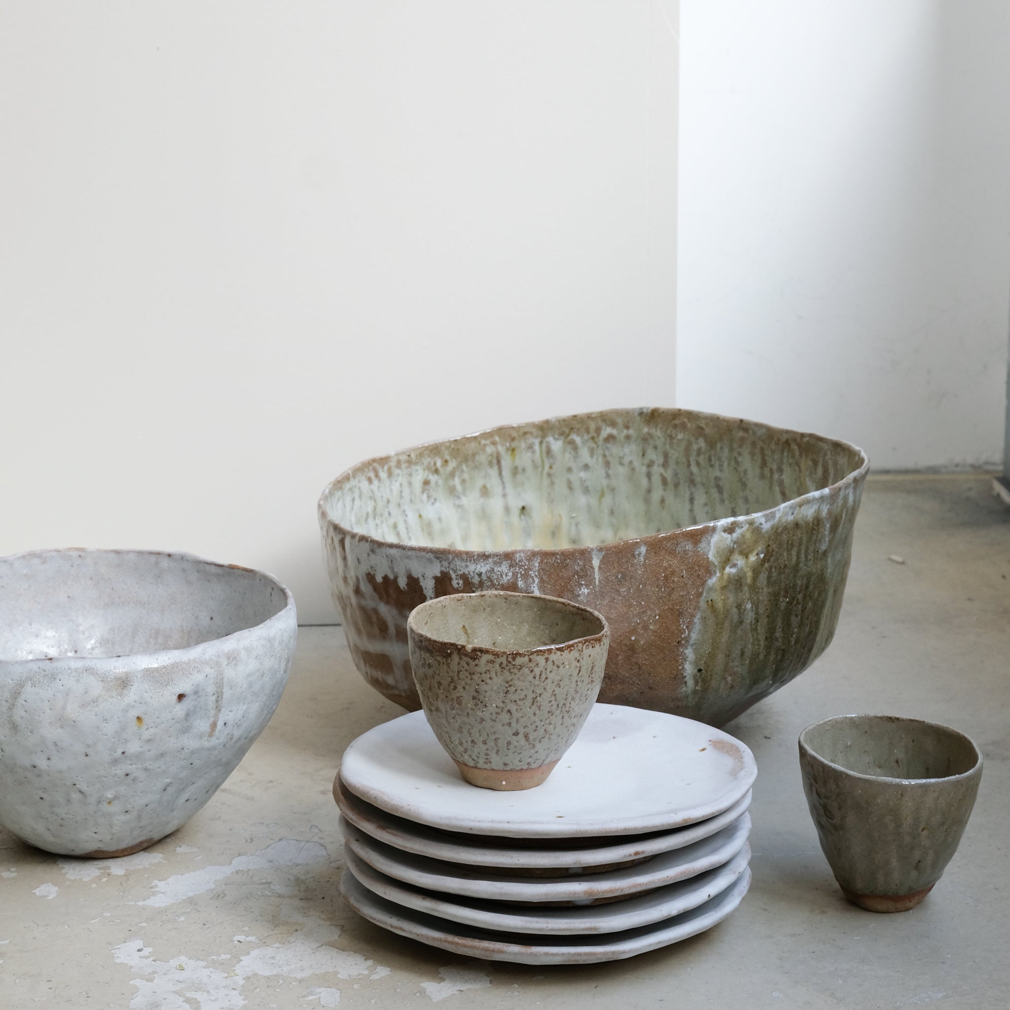 Tasse en grès recoltée 150 ml - vert de Nathalie Reocreux chez Brutal Ceramics