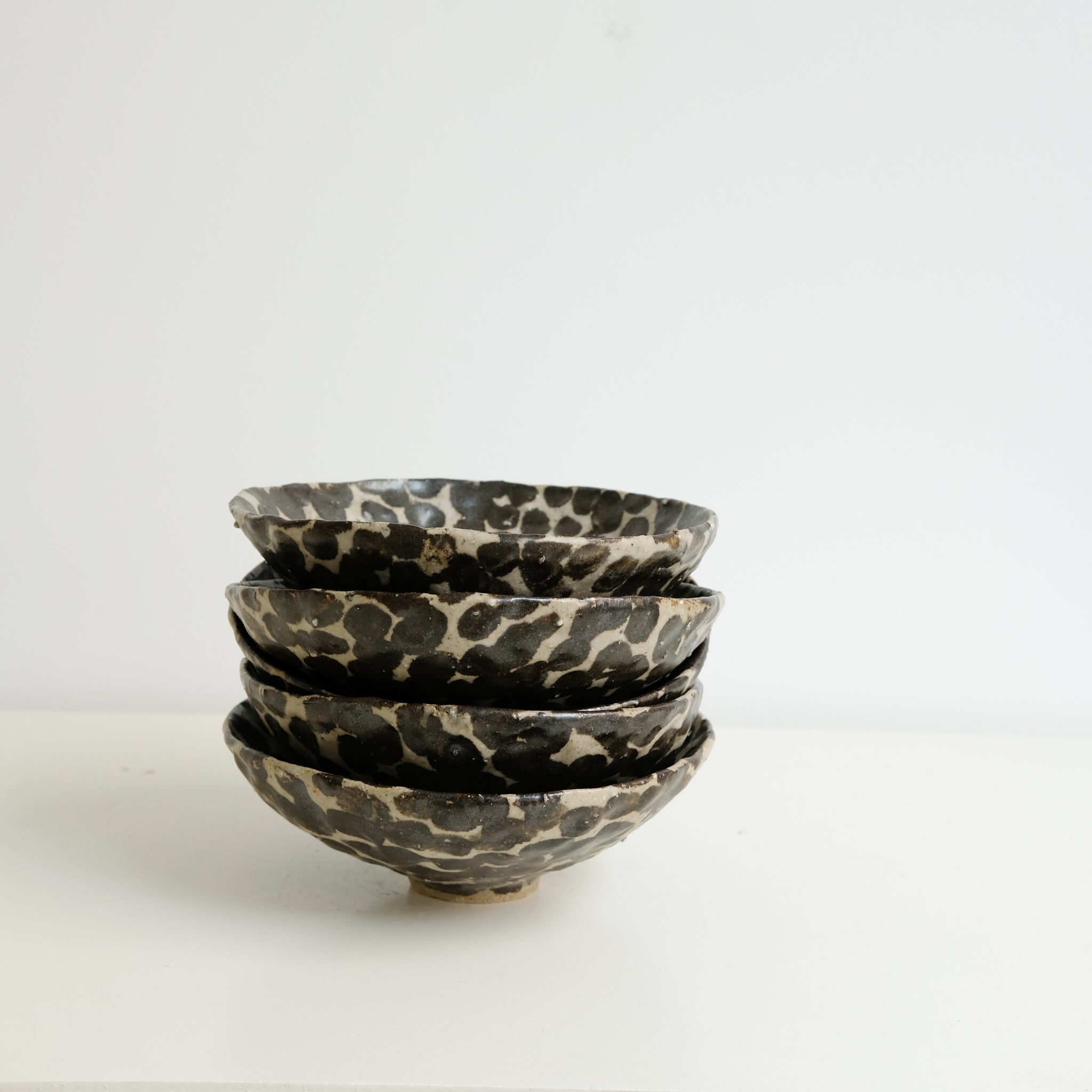 Bol en terre glanée D 16,5cm - Pois brun par Potry chez Brutal Ceramics