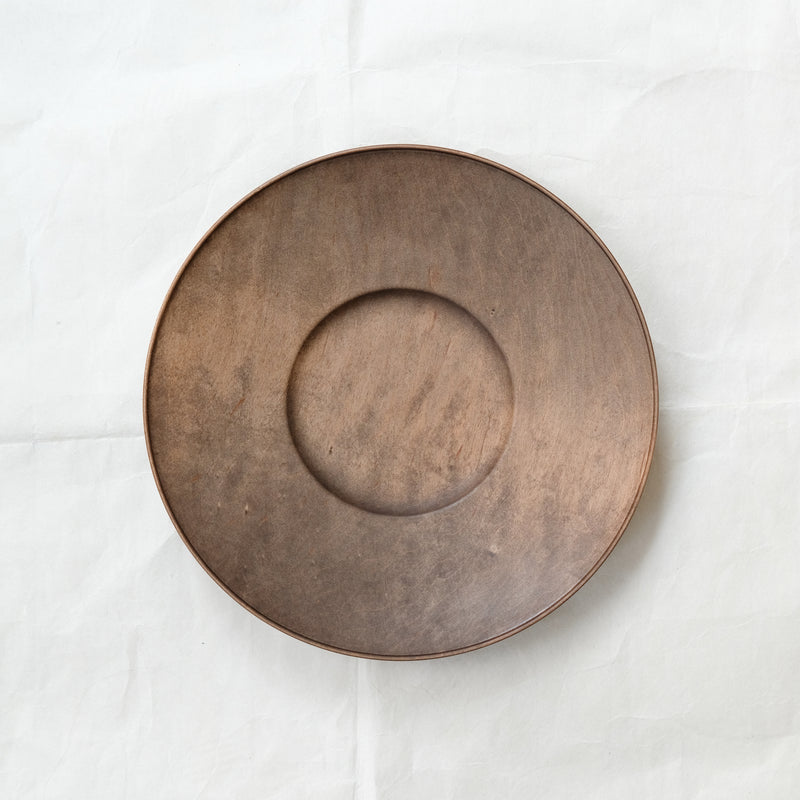 Assiette creuse en érable japonais D21cm - marron de Yu Uchida chez Brutal Ceramics