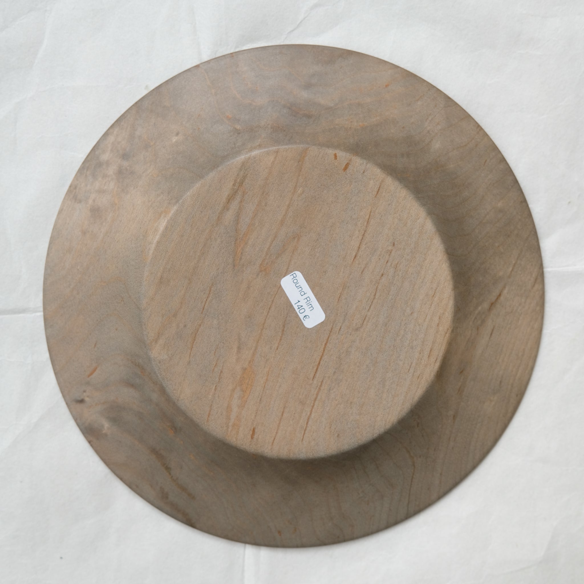 Assiette avec bords en érable japonais D18cm - gris brun de Yu Uchida chez Brutal Ceramics