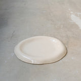 Assiette en grès sable par Jmp ceramique chez Brutal Ceramics