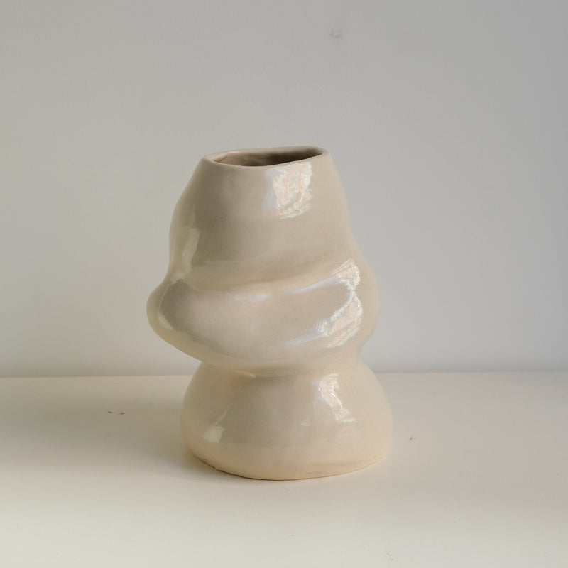 Vase 01 en grès H24cm - beige brillant par Jmp ceramique chez Brutal Ceramics