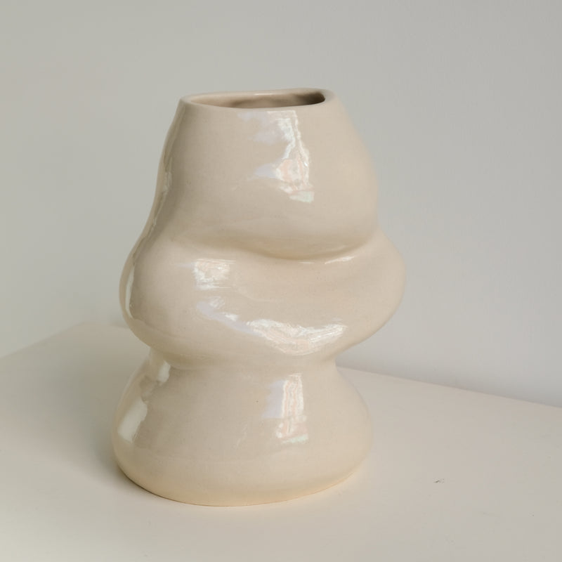 Vase 01 en grès H24cm - beige brillant par Jmp ceramique chez Brutal Ceramics