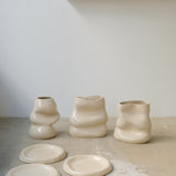 Vase 03 en grès H24cm - beige brillant par Jmp ceramique chez Brutal Ceramics