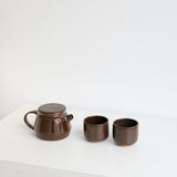 Set Théière(310ml) + 2 tasses(150ml) en grès - marron foncé d'Aly Ceramics chez Brutal Ceramics