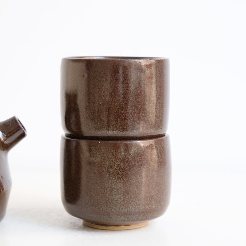 Set Théière(310ml) + 2 tasses(150ml) en grès - marron foncé d'Aly Ceramics chez Brutal Ceramics